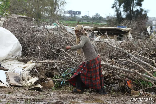 A Palestinian Bedouin girl walk through muddy waters after heavy rains which flooded the Al Moghraka area in the central Gaza Strip, 04 March 2012. Photo by Ashraf Amra