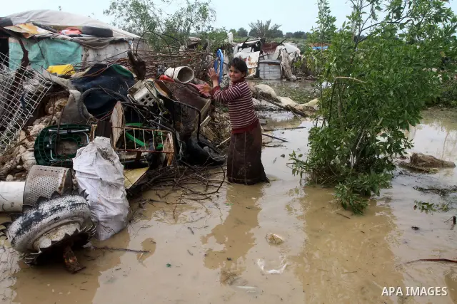 A Palestinian Bedouin girl walk through muddy waters after heavy rains which flooded the Al Moghraka area in the central Gaza Strip, 04 March 2012. Photo by Ashraf Amra