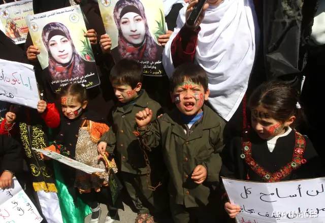 Palestinian children demonstrate in solidarity with Hana'a Shalabi during a protest in front of red cross in Gaza City, on mar. 07, 2012. Shalabi, released by Israel in a prisoner swap last year but re-arrested earlier t...
