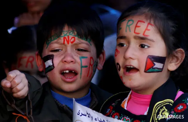 Palestinian children demonstrate in solidarity with Hana'a Shalabi during a protest in front of red cross in Gaza City, on mar. 07, 2012. Shalabi, released by Israel in a prisoner swap last year but re-arrested earlier t...