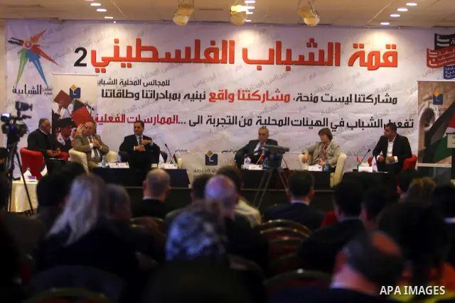Palestinian Prime Minister Salam Fayyad, participates in the "Palestinian Youth Summit" in the West Bank city of Ramallah, March 07, 2012. Photo by Issam Rimawi
