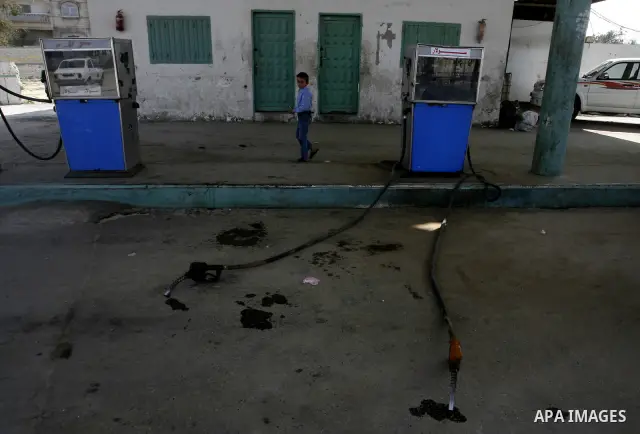 Palestinians wait to fill containers with fuel at a petrol station in Khan Younis in the southern Gaza Strip March 8, 2012. Palestinian Islamist group Hamas faces growing discontent in its Gaza stronghold because of rene...