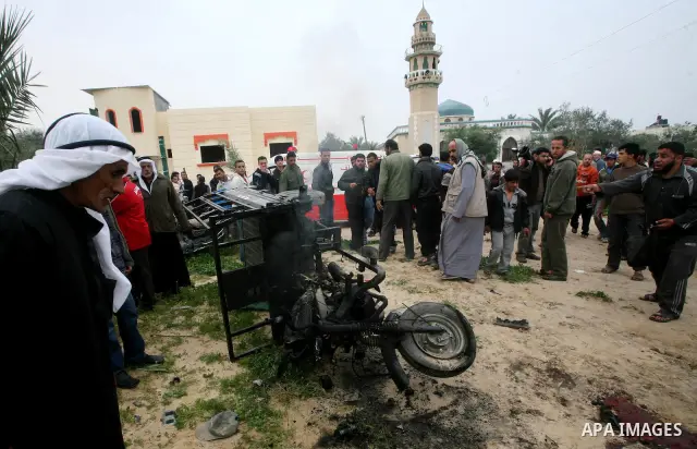 A Palestinian man reacts next to a rickshaw following an Israeli air strike in Khan Younis in the southern Gaza Strip March 12, 2012. Israeli air strikes killed two Palestinian militants and wounded 25 civilians in the G...