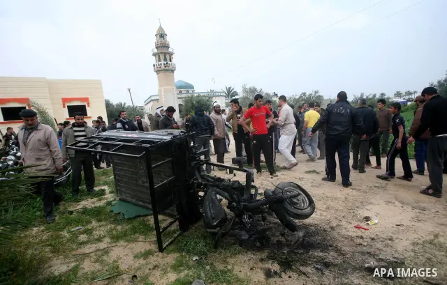 A Palestinian man reacts next to a rickshaw following an Israeli air strike in Khan Younis in the southern Gaza Strip March 12, 2012. Israeli air strikes killed two Palestinian militants and wounded 25 civilians in the G...