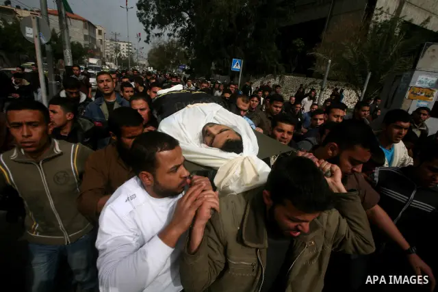 Palestinians carry the body of Islamic Jihad militant Mohammed Daher during his funeral in Gaza City March 13, 2012. An Egyptian-brokered truce between Israel and militant groups in the Gaza Strip began to take hold on T...