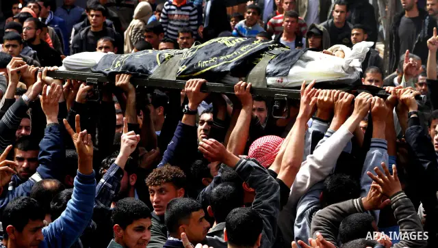 Palestinians carry the body of Islamic Jihad militant Mohammed Daher during his funeral in Gaza City March 13, 2012. An Egyptian-brokered truce between Israel and militant groups in the Gaza Strip began to take hold on T...