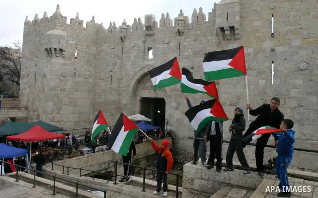 Marathon runners leave the Old City of Jerusalem during the Jerusalem Marathon, in Jerusalem, 16 March 2012. It is the second year the Jerusalem Marathon has been organized and the three events, a full marathon, a half m...