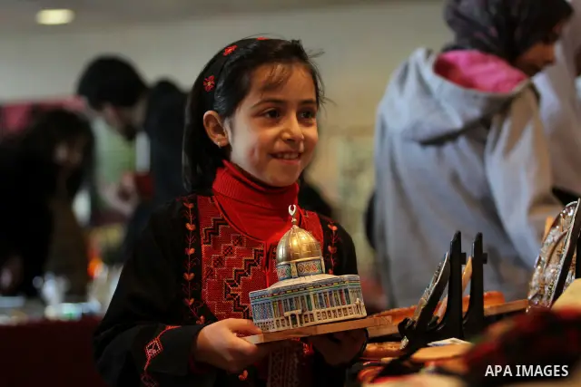 Palestinians participate in an exhibition for the Palestinian heritage to the celebration "Mother's Day" in the West Bank city of Nablus, Mar. 17, 2012. Photo by Nedal Shtieh