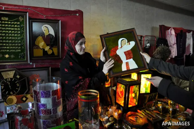 Palestinians participate in an exhibition for the Palestinian heritage to the celebration "Mother's Day" in the West Bank city of Nablus, Mar. 17, 2012. Photo by Nedal Shtieh