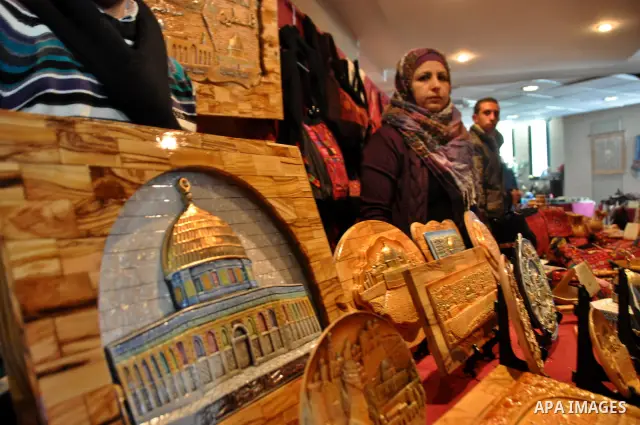 Palestinians participate in an exhibition for the Palestinian heritage to the celebration "Mother's Day" in the West Bank city of Nablus, Mar. 17, 2012. Photo by Nedal Shtieh
