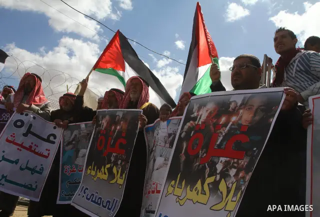 Palestinians attend a rally in front of the Rafah border crossing with Egypt on March 17, 2012, during a sit-in Rafah demanding Egypt provide the Gaza Strip with electricity and diesel. The Palestinian energy authority i...