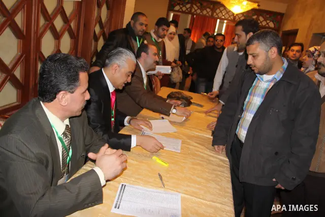 Palestinian journalists cast their votes in the Palestinian journalists syndicate elections in Gaza Strip, in Gaza city on March 18,2012. More than 370 journalist casted their votes in the election on Sunday evening. Pho...