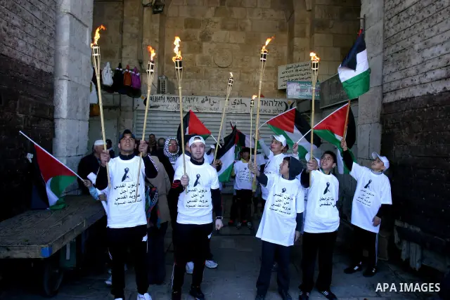 Marathon runners leave the Old City of Jerusalem during the Jerusalem Marathon, in Jerusalem, 19 March 2012. Photo by Mahfouz Abu Turk