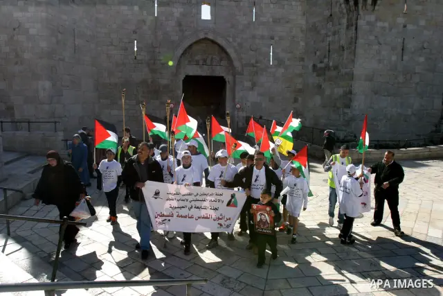 Marathon runners leave the Old City of Jerusalem during the Jerusalem Marathon, in Jerusalem, 19 March 2012. Photo by Mahfouz Abu Turk