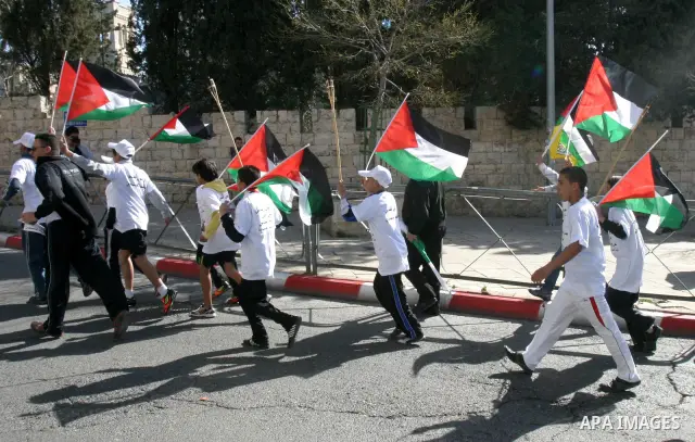 Marathon runners leave the Old City of Jerusalem during the Jerusalem Marathon, in Jerusalem, 19 March 2012. Photo by Mahfouz Abu Turk