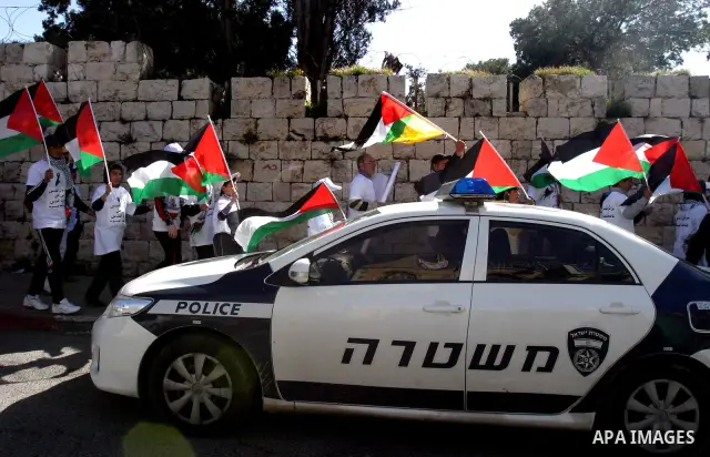 Marathon runners leave the Old City of Jerusalem during the Jerusalem Marathon, in Jerusalem, 19 March 2012. Photo by Mahfouz Abu Turk