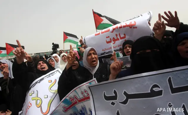 Palestinian women take part in a Hamas rally calling on Egyptian authorities to provide the Gaza Strip with electricity and fuel near the Rafah Border crossing, in the southern Gaza Strip, 20 March 2012. Gazans are repor...