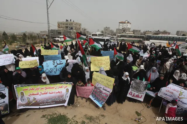 Palestinian women take part in a Hamas rally calling on Egyptian authorities to provide the Gaza Strip with electricity and fuel near the Rafah Border crossing, in the southern Gaza Strip, 20 March 2012. Gazans are repor...