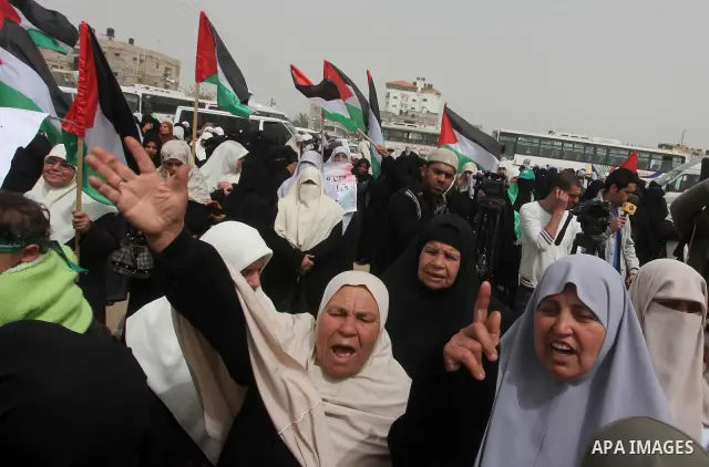 Palestinian women take part in a Hamas rally calling on Egyptian authorities to provide the Gaza Strip with electricity and fuel near the Rafah Border crossing, in the southern Gaza Strip, 20 March 2012. Gazans are repor...