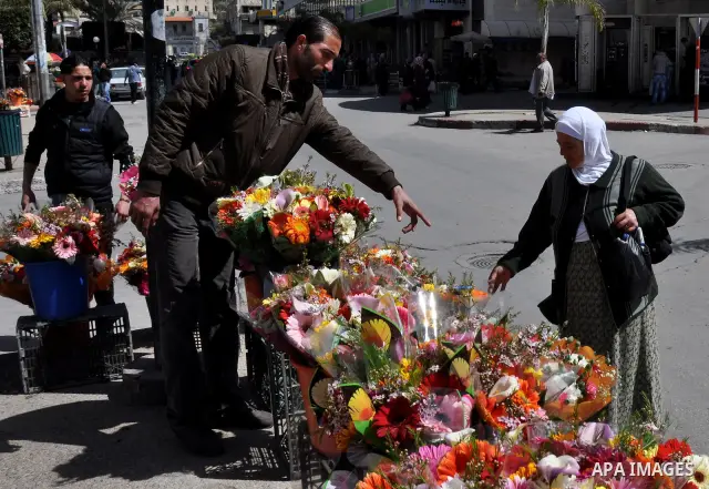Palestinians buy flowers for ''Mother's Day'' in the West Bank city of Nablus, Mar. 21, 2012. Photo by Nedal Shtieh