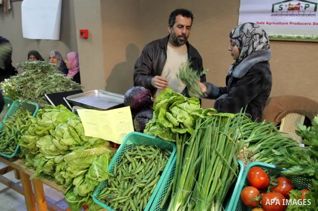 Palestinians attend exhibition for agricultural products in Gaza City on Mar. 22, 2012. to support the Palestinian national products. Photo by Mohammed Asad