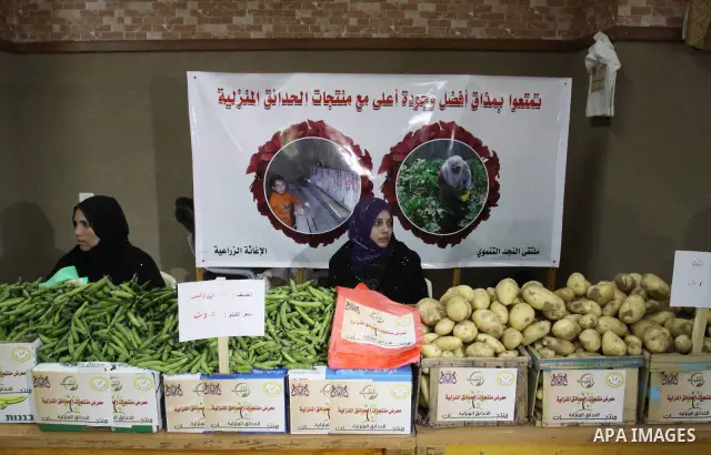 Palestinians attend exhibition for agricultural products in Gaza City on Mar. 22, 2012. to support the Palestinian national products. Photo by Mohammed Asad