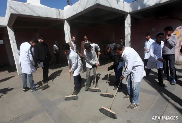 Palestinian students volunteer clean the streets during the campaign "Cleanliness " in Gaza City on Mar. 22, 2012. Photo by Ashraf Amra