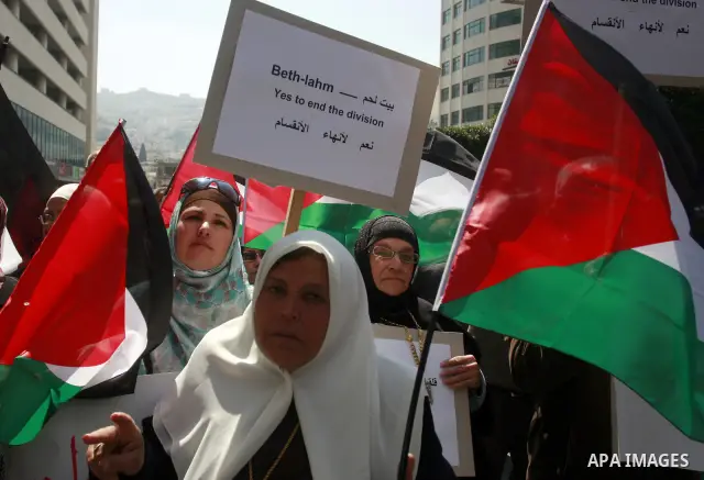 Demonstrators from the Palestinian factions participating in demonstration to end the division and are demanding a national unity in the West Bank city of Nablus, Mar. 22, 2012 .Photo by Wagdi Eshtayah