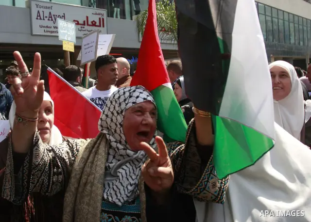 Demonstrators from the Palestinian factions participating in demonstration to end the division and are demanding a national unity in the West Bank city of Nablus, Mar. 22, 2012 .Photo by Wagdi Eshtayah