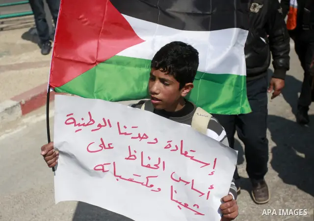 Demonstrators from the Palestinian factions participating in demonstration to end the division and are demanding a national unity in the West Bank city of Nablus, Mar. 22, 2012 .Photo by Wagdi Eshtayah