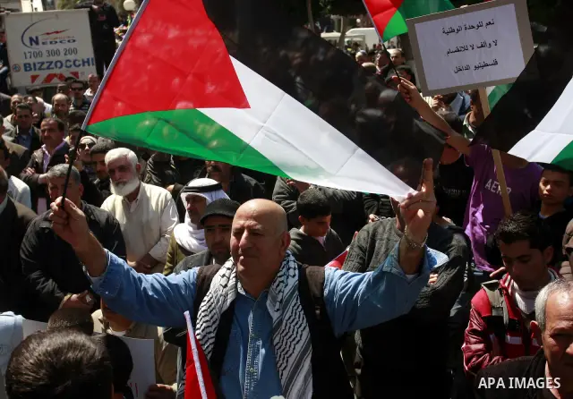 Demonstrators from the Palestinian factions participating in demonstration to end the division and are demanding a national unity in the West Bank city of Nablus, Mar. 22, 2012 .Photo by Wagdi Eshtayah