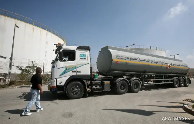 A fuel tanker arrives at a power plant in the central Gaza Strip March 23, 2012. Israel allowed nine fuel tankers to cross into the Gaza Strip on Friday to ease a severe power shortage triggered by a dispute over supplie...