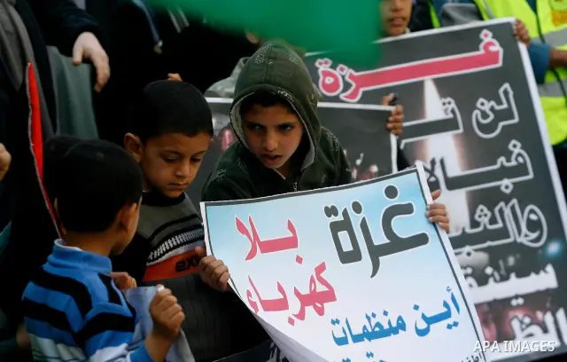 Palestinians take part in a rally calling on Egyptian authorities to supply the Gaza Strip with fuel and electricity in Rafah on the southern Gaza Strip March 23, 2012. Israel allowed nine fuel tankers to cross into the...
