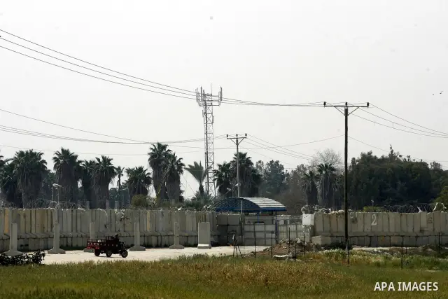 Commercial crossing stop working an ongoing fuel crisis in Rafah on the southern Gaza Strip March 24, 2012 Palestinians in the Gaza Strip are suffering a crisis of dry petrol pumps and frequent blackouts triggered by a f...