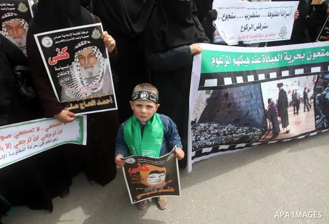A Palestinian Hamas muslim women next to a poster of Hana Shalaby during a rally at the Palestinian Parliament in Gaza City on, 25 March 2012. Reports state that Hanna Shalabe a Palestinian prisoner in an Israel prison h...