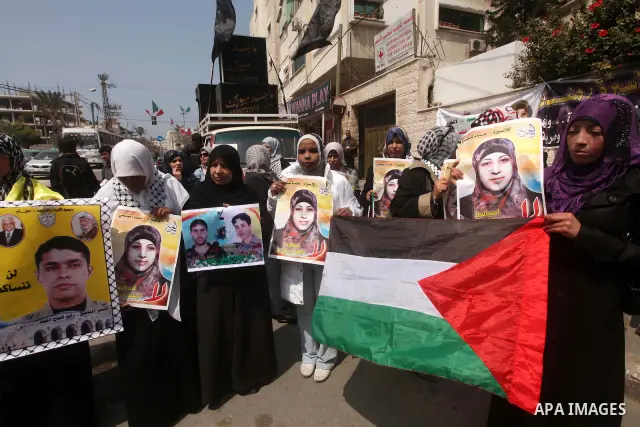 Palestinians take part in a rally in Gaza City, calling for the release of Palestinian prisoners from Israeli jails March 28, 2012. Photo by Ashraf Amra