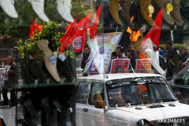 Palestinians take part in a rally in Gaza City, calling for the release of Palestinian prisoners from Israeli jails March 28, 2012. Photo by Ashraf Amra