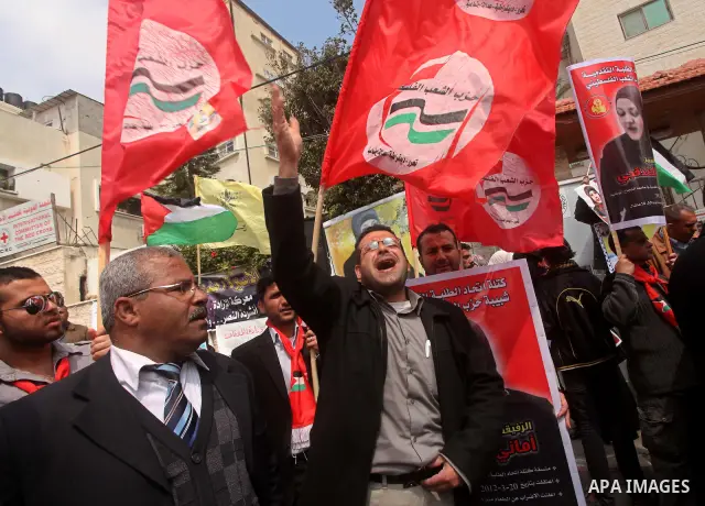 Palestinians take part in a rally in Gaza City, calling for the release of Palestinian prisoners from Israeli jails March 28, 2012. Photo by Ashraf Amra