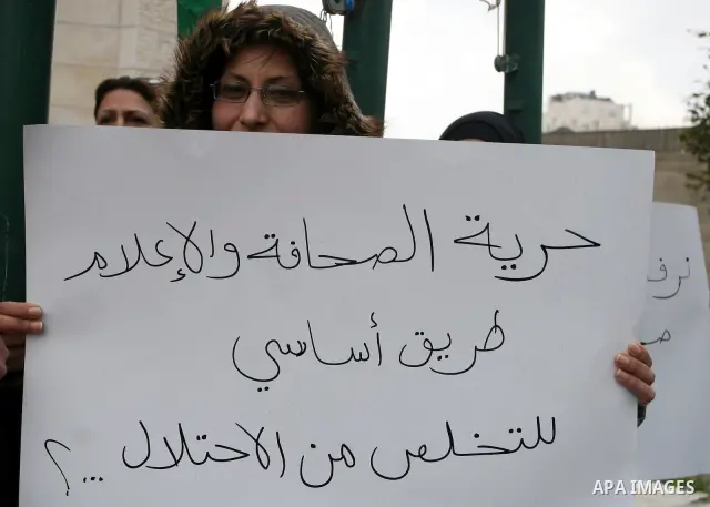 Palestinian journalists hold posters of solidarity with the journalist Yousef Shayeb, in the West Bank city of Ramallah March 28, 2012. Photo by Issam Rimawi