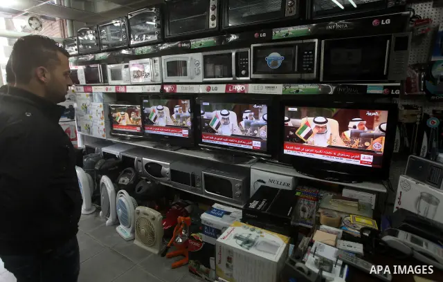 Palestinians watch TV. during a meeting of Arab foreign ministers in the framework of the Arab summit in Baghdad, Iraq, March 29, 2012. Photo by Ashraf Amra