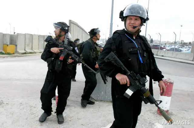 Israeli soldiers take position during clashes with Palestinian youths at the Qalandia checkpoint between the West Bank city of Ramallah and Jerusalem, on 29 March 2012. Photo by Mahfouz Abu Turk
