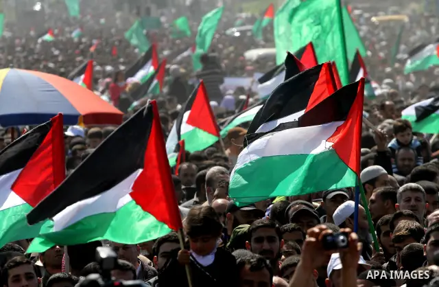 Palestinian protesters shout during a protest marking Land Day, near the border between Israel and the northern Gaza Strip March 30, 2012. Israeli security forces fired rubber bullets, tear gas and stun grenades to break...