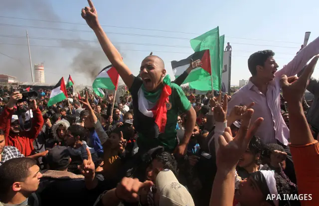 Palestinian protesters shout during a protest marking Land Day, near the border between Israel and the northern Gaza Strip March 30, 2012. Israeli security forces fired rubber bullets, tear gas and stun grenades to break...