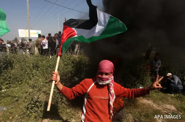 Palestinian protesters shout during a protest marking Land Day, near the border between Israel and the northern Gaza Strip March 30, 2012. Israeli security forces fired rubber bullets, tear gas and stun grenades to break...