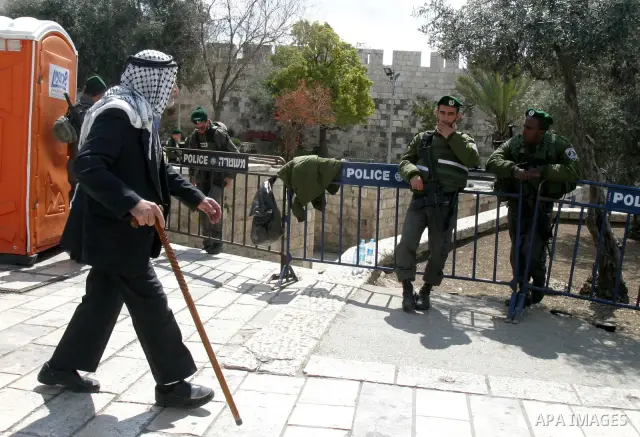 Israeli security officers stand guard before Friday prayers on Land Day outside Damascus Gate in Jerusalem's Old City March 30, 2012. Israeli security forces fired rubber bullets, tear gas and stun grenades to break up g...