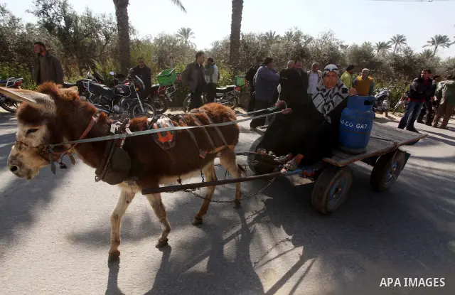 Palestinians wait to fill canisters with cooking gas outside a filling station in Deir al-Balah, in the central Gaza Strip, April 1, 2012. Palestinians in the Gaza Strip are experiencing shortage in gas and fuel. Photo b...