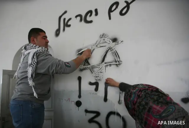 Israeli soldiers enter an abandoned house on April 01, 2012, where Palestinian protesters and foreign activists took refuge and fly Palestinian flags on the building near the Beit Romano area that several hundred Jewish...