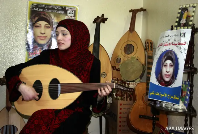 Palestinian Walaa Dwikat sings and plays a musical instrument " Al oud" supporting the palestinian prisoner Hanaa Shalabi in the West Bank of Balata , on Apr. 01, 2012. Photo by Wagdi Eshtayah