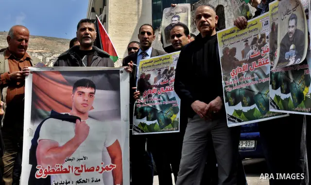 Palestinians participate in a demonstration in solidarity with prisoners jailed in Israel, in the West Bank city of Nablus, Apr. 03, 2012. Photo by Nedal Shtieh