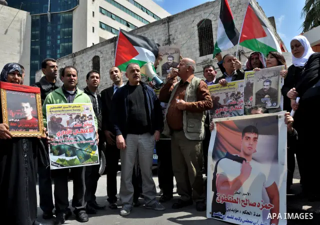 Palestinians participate in a demonstration in solidarity with prisoners jailed in Israel, in the West Bank city of Nablus, Apr. 03, 2012. Photo by Nedal Shtieh